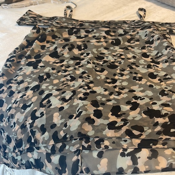 Top - Picture 2 of 2